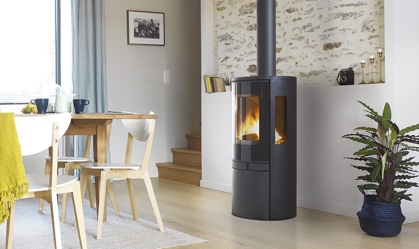 Poele A Bois Jazz M Cote Vitre Noir 4 7 Kw Turbo Fonte